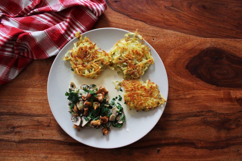 Schweizer Kartoffel-Rösti mit Pilzgemüse - Pfauenauge